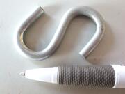 Petit crochet metal en forme de s