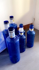 bouteille vide en plastique eau et en verre pour les petites
