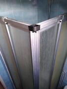 parois vitrées de douche en angle