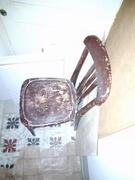 une chaise en bois à repeindre