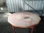 table à nettoyer avec plateau abîmé