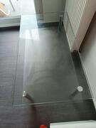 table basse en verre.
