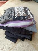 Florane : 5 pantalons, 1T-shirt, 2 robes