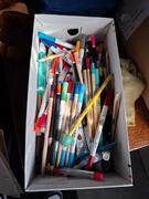 lot de crayons et feutres
