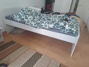 2 cadres de lit 1 personnes IKEA blanc avec sommier