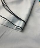 Tissu gris épais satiné