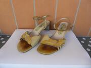 Nu-pieds Caprice tout cuir beige et jaune pointure 38