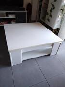 Table basse blanche carrée