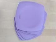 Lot de six assiettes en plastique