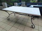 Table en bois et banc