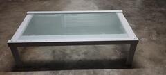 table basse / dessus en verre dépoli