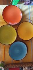 assiettes en couleur