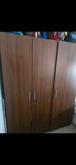 Armoire avec penderie