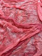 grand foulard carré en soie rose