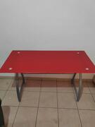 Bureau en verre rouge