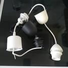 Trois suspensions luminaires