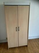 Armoire bancale, très propre