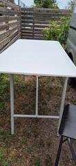 table et 4 tabourets