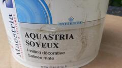 Pot de peinture