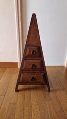 petit meuble pyramide