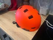 casque trottinette/velo oxelo taille 55 plutôt enfant ou petite tete