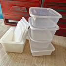 Boites alimentaires avec couvercles et bocaux