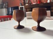2 verres en bois