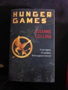 2 tomes de "Hunter games" de Suzanne Collins