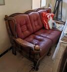 canapé cuir et deux fauteuils