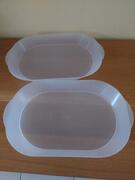 2 plateaux en plastique