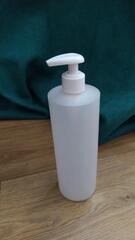 Grand flacon pompe en plastique
