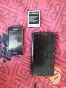Deux smartphones (un fonctionnel, un HS)
