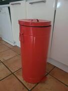 Poubelle en métal 30l avec pédale