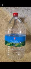 bidons d'eau vides