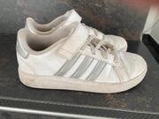 basket adidas enfant taille 33