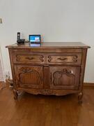 donne salle à manger et armoire chambre