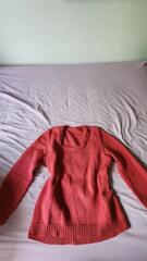 pull en crochet rouge-rose