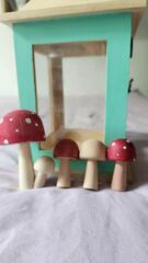 miniatures de champignons en bois