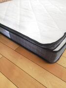 Matelas ressorts ensachés et mousse à mémoire de forme neuf