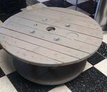 Table basse, en bois avec roulettes