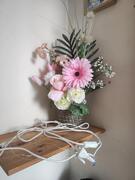 Lampe avec fleurs en plastique