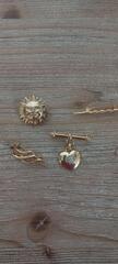 broches