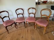 4 chaises anciennes en bon état