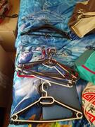 Lot de cintres en plastique et métal