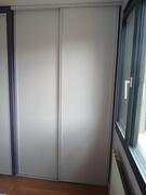 Portes coulissantes avec glissières ; recoupables