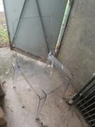 chaises transparentes