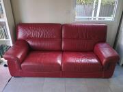 canapé en cuir rouge