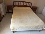 sommier et matelas lit double & 2 petites commodes de chevet