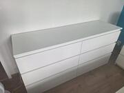 meubles blanc ikea ,aspirateur, tancarville