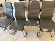 4 chaises fonctionnelles